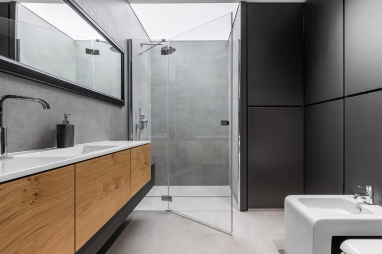 5 elementów wyposażenia idealnych do łazienki w stylu nowoczesnym